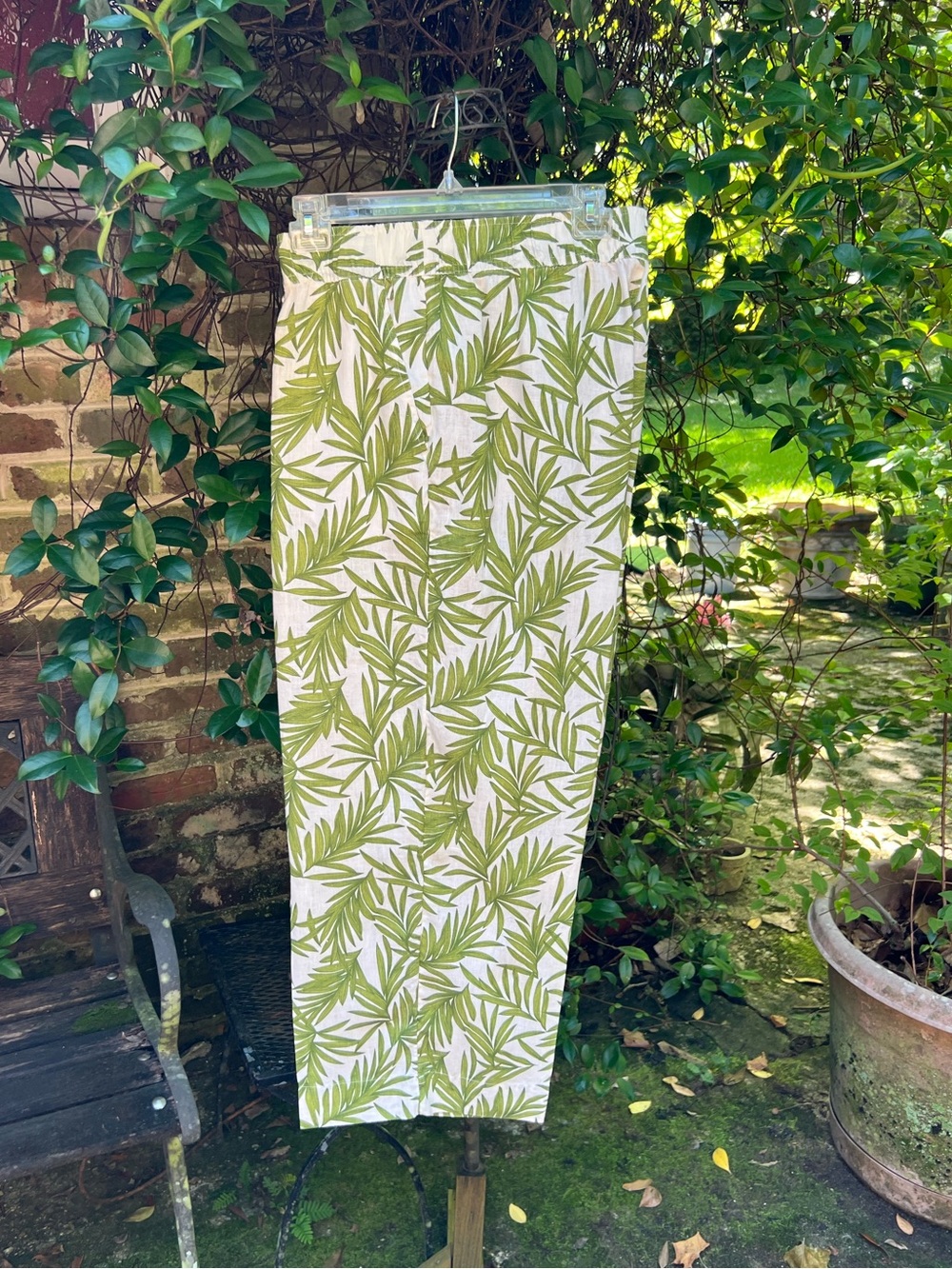 Nicole Miller- TROPICAL LEAF PRINT LINEN PANTS- Size Large- NWOT